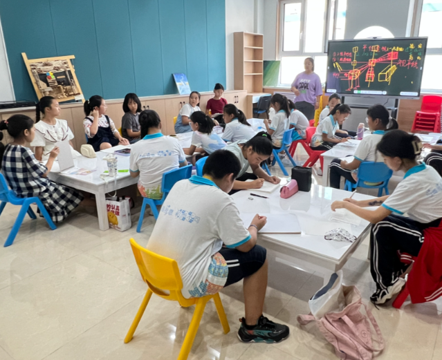 <b>打造这些可感可学的勉励典范引领带动众多受助学子自动投身基层服务</b>