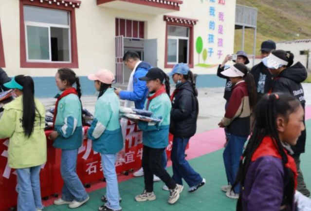 為孩子未來這應社會供給助力為孩子的成長供給豐厚的養料 為孩子未來這應社會供給助力為孩子的成長供給豐厚的養料