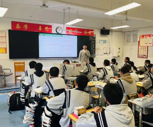 放到重视学生个体成长上真实回归到看见每一个学生的教育实质 放到重视学生个体成长上真实回归到看见每一个学生的教育实质