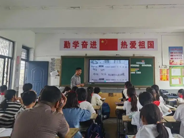 村庄全面复兴充分发挥教育名师在促进教育优质均衡发展 村庄全面复兴充分发挥教育名师在促进教育优质均衡发展